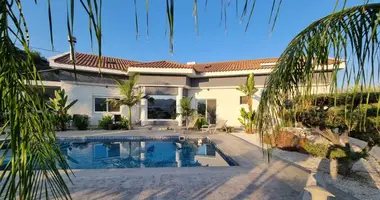 4 bedroom house in Monagrouli, Cyprus