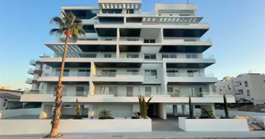 Mieszkanie 4 pokoi w Larnaka, Cyprus