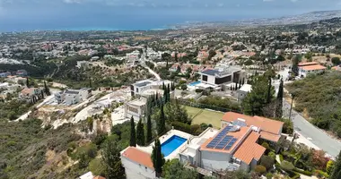 5 bedroom house in Kamares, Cyprus