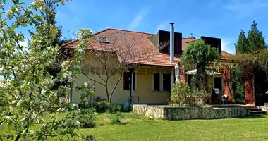 8 room house in Goedoello, Hungary