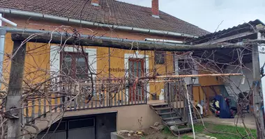 5 room house in Felsoszentivan, Hungary