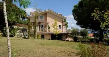 Villa 5 bedrooms with Sea view, with Garden, near infrastructure in Sanremo, Italy