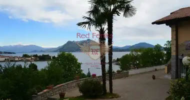 Villa 5 bedrooms in Stresa, Italy