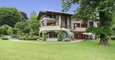 Villa 5 chambres avec parkovka parking, avec Balcon, avec Climatiseur dans Comunita Montana Valli del Verbano, Italie