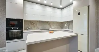 Apartamento 3 habitaciones en Minsk, Bielorrusia