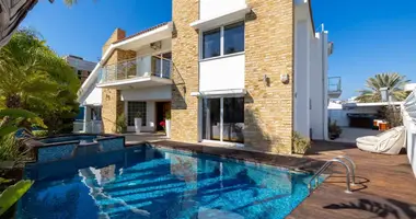 Villa 6 bedrooms in Limassol, Cyprus