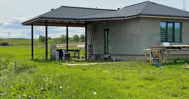 Casa en Samahvalavicy, Belarús