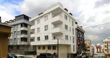 Дуплекс 4 спальни с балконом, с c ремонтом в Арнавуткёй, Турция