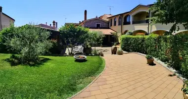 Hotel 900 m² in Novigrad, Kroatien