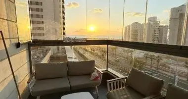 5 room apartment in Ashdod, Israel