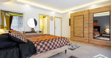 Villa 5 bedrooms in Alanya, Turkey
