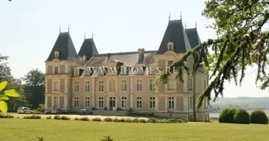 Castillo 12 habitaciones en Angers, Francia