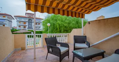 Таунхаус   с парковкой, с балконом, с мебелью в Торревьеха, Испания