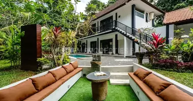 Villa  mit Balkon, mit Möbliert, mit Klimaanlage in Cepaka, Indonesien