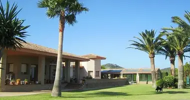 Villa 5 bedrooms with Terrace, with Garden, with Storage Room in Calp, Spain