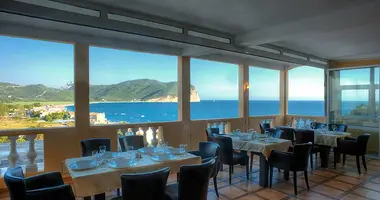 Restaurante, cafetería 1 723 m² en Buljarica, Montenegro