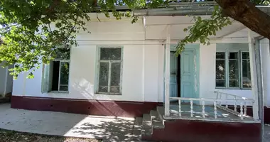 Дом 1 комната с гаражом, с центральным отоплением в Ташкент, Узбекистан