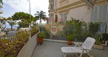 2 bedroom apartment in Ospedaletti, Italy