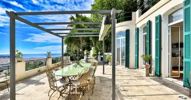 4 bedroom house in Nice, France