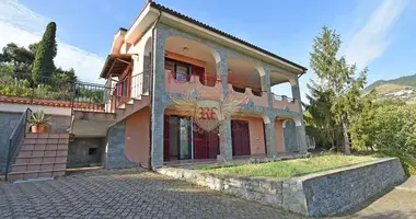 Villa 4 bedrooms in Sanremo, Italy