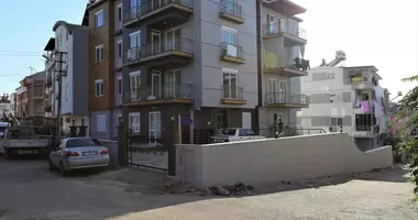 Apartamento 3 habitaciones con balcón, con estacionamiento, con con reparación en Kepez, Turquía