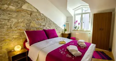 Hotel 975 m² in Grad Pula, Croatia