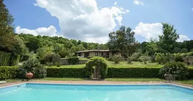 Villa  mit Parkplatz, mit Terrasse, mit Schwimmbad in Campagnano di Roma, Italien
