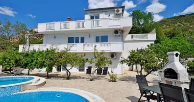 Villa 6 bedrooms with Sea view, with Yard in Krasici, Montenegro