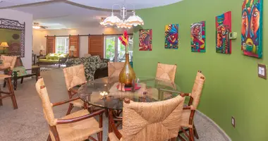 Condo 3 bedrooms in Sandy Bay, Honduras