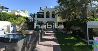 Villa 5 habitaciones con Amueblado, con Aire acondicionado, con Vistas al mar en Ras al-Jaima, Emiratos Árabes Unidos