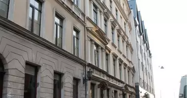 Maison des revenus 2 483 m² dans Riga, Lettonie