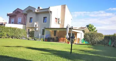 Casa 6 habitaciones en Zekeriyakoey, Turquía