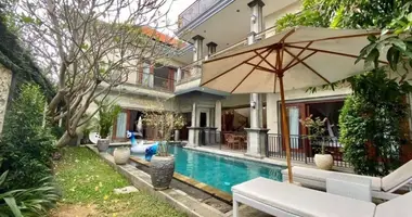 Villa 4 bedrooms in Tibubeneng, Indonesia