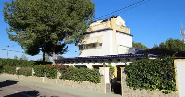 5 bedroom house in Pilar de la Horadada, Spain
