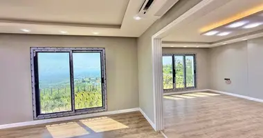 Villa 6 bedrooms in Mezitli, Turkey