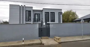 Villa 4 bedrooms with Furnitured, with Central heating, with Asphalted road in Georgia