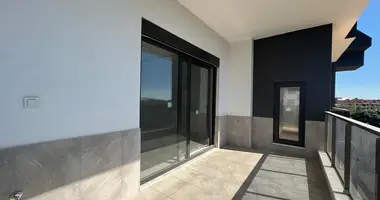 Mieszkanie 4 pokoi z parking, z basen, z widok na góry w Alanya, Turcja
