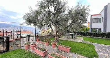 Villa 5 room villa with balcony, with air conditioning, with sea view in Altintas, Turkey