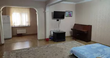 Mieszkanie 3 pokoi w Taszkent, Uzbekistan