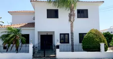 Dom wolnostojący 5 pokojów w Meneou, Cyprus