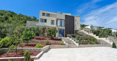 Villa 5 Zimmer mit Sicherheit in Tivat, Montenegro