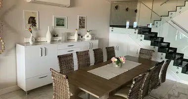 Квартира 4 спальни в Kusadasi, Турция