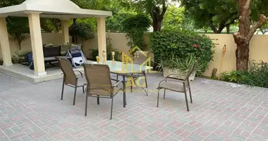 Townhouse 2 bedrooms with Parking, with Air conditioner, with Balcony / loggia in Dubai, UAE