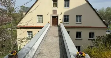Mieszkanie 3 pokoi w Warszawa, Polska