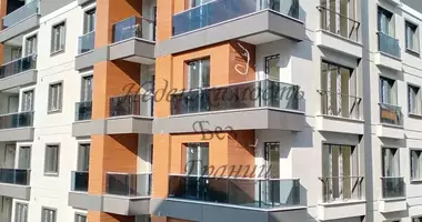 Mieszkanie 4 pokoi w Beylikduezue, Turcja