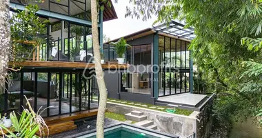 Villa  mit Balkon, mit Möbliert, mit Klimaanlage in Sayan, Indonesien