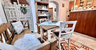 Mieszkanie 5 pokojów w Pecsi jaras, Węgry