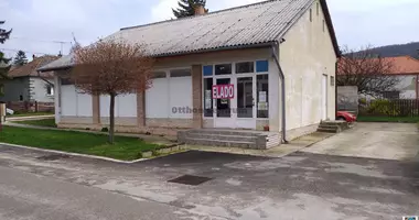 Commercial property 184 m² in Tardos, Hungary