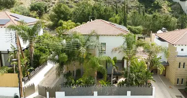 Maison 4 chambres dans Demos Agiou Athanasiou, Chypre