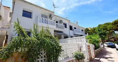 Adosado Adosado 3 habitaciones con Amueblado, con Aire acondicionado, con Terraza en Orihuela, España